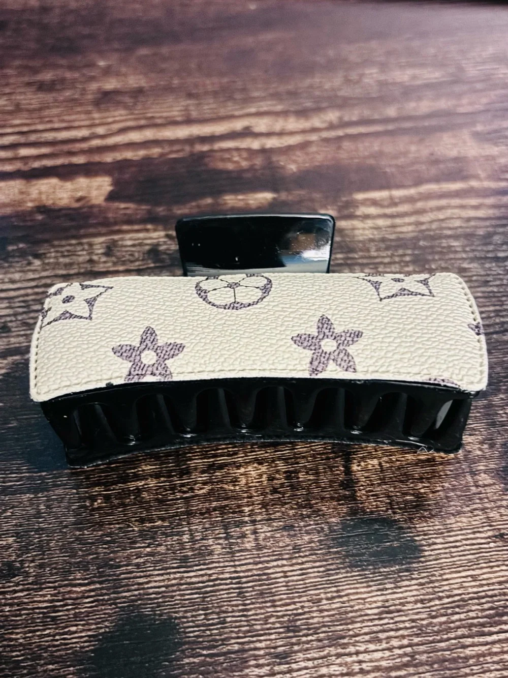 Designer‎ Inspired Cream Leather-Patterned Floral Hair Claw Clip